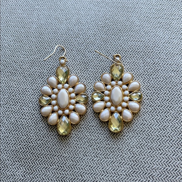 Lilly Pulitzer Jewelry - 🌴 Lilly Pulitzer Large Elegant Gold and White Sparkly Dangle Earrings 💎